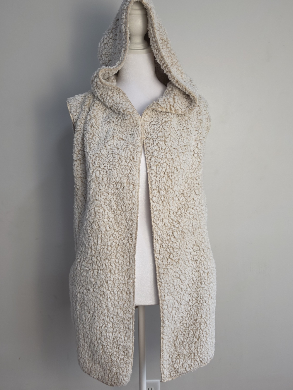 Love Tree Hooded Sherpa Vest in Cream